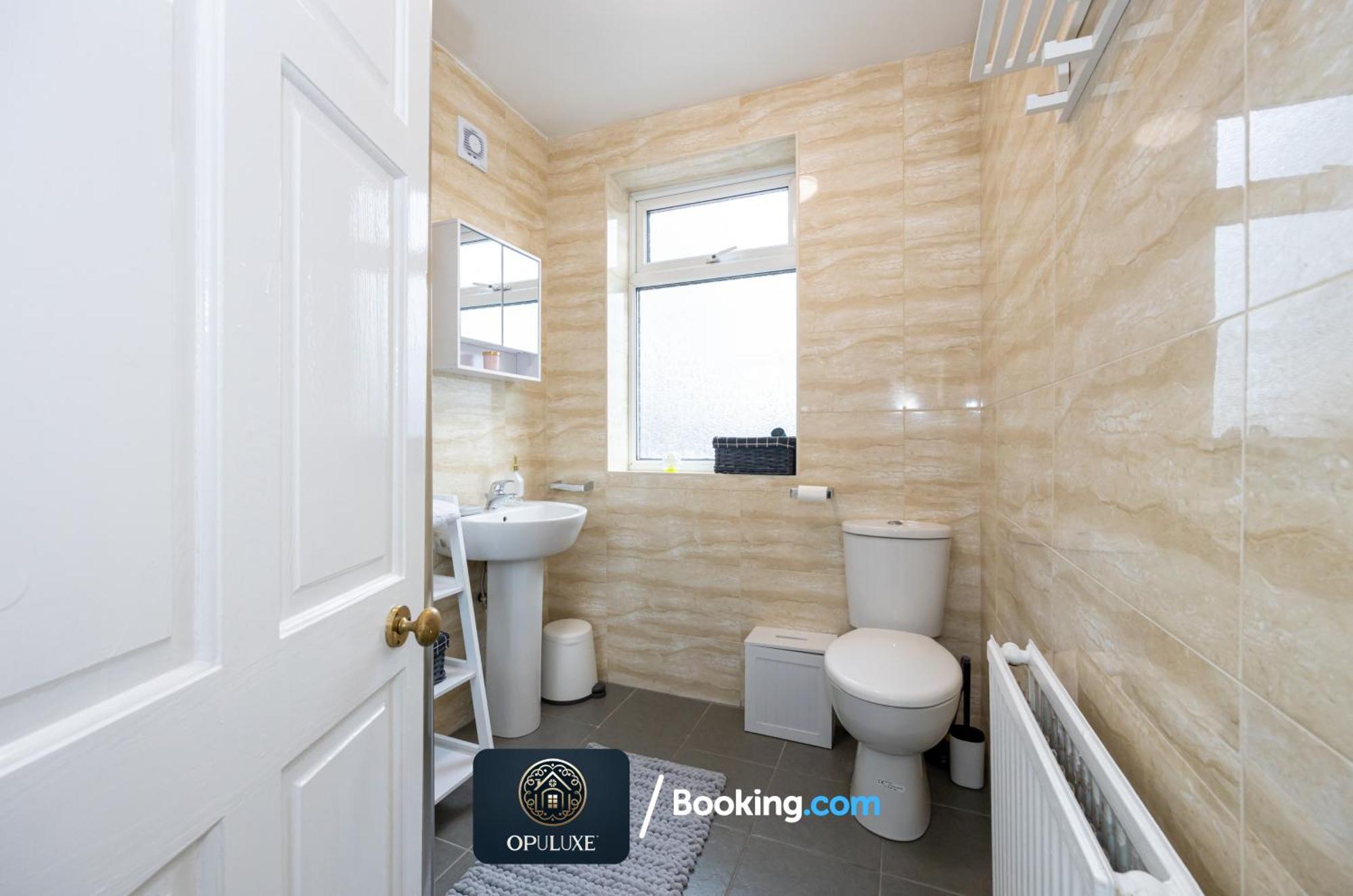 Apartamento Luxurious & Homely 2 Bedroom By Opuluxe Short Lets & Serviced Near Center With Free Parking *